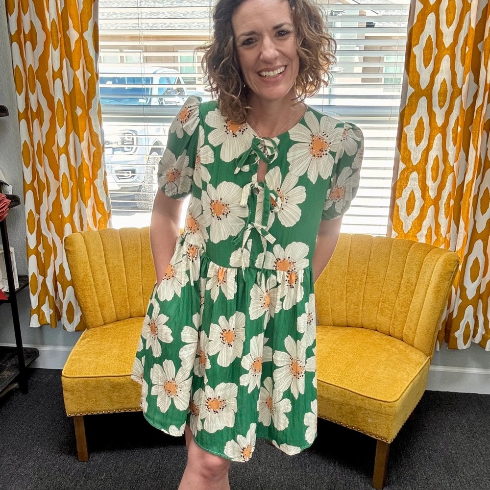 She + Sky Boutique Green Floral Tie Front Dress Sz S